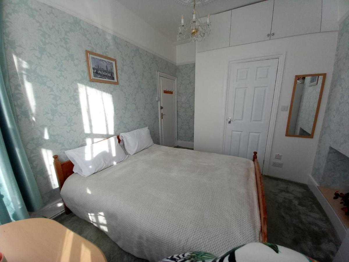Mari London Holiday Room Ilford Exterior foto