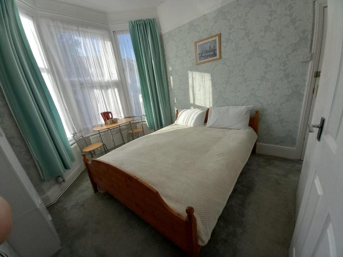 Mari London Holiday Room Ilford Exterior foto