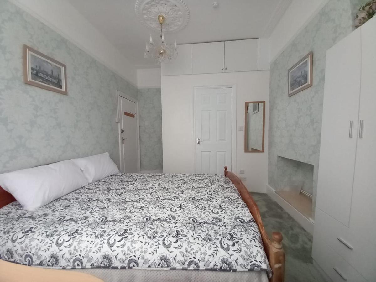 Mari London Holiday Room Ilford Exterior foto