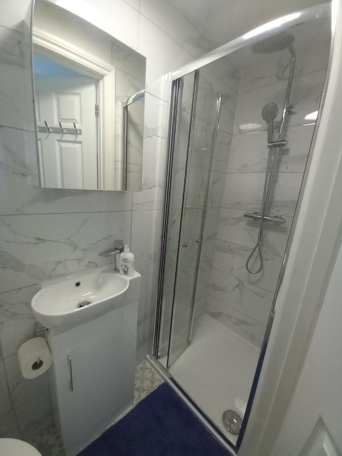 Mari London Holiday Room Ilford Exterior foto