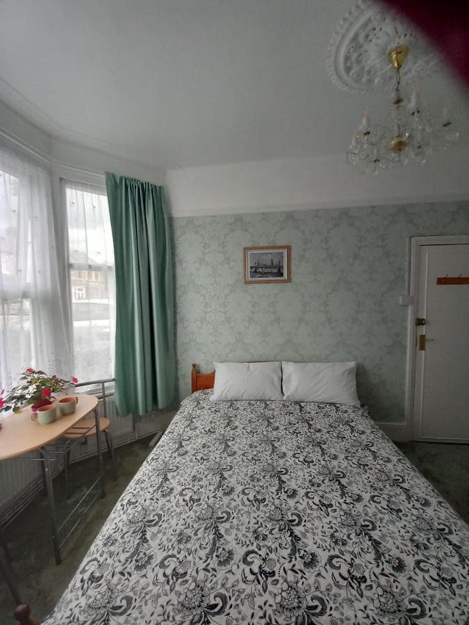 Mari London Holiday Room Ilford Exterior foto