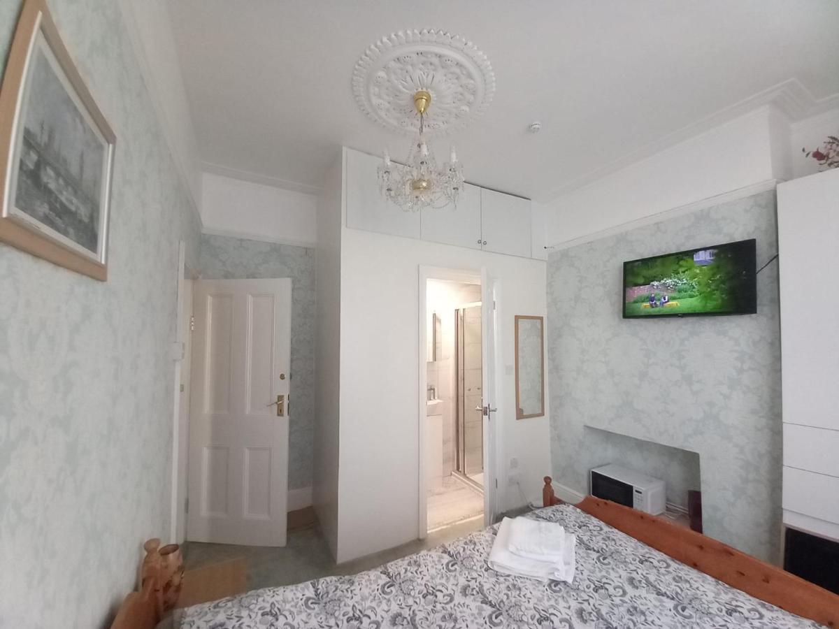 Mari London Holiday Room Ilford Exterior foto