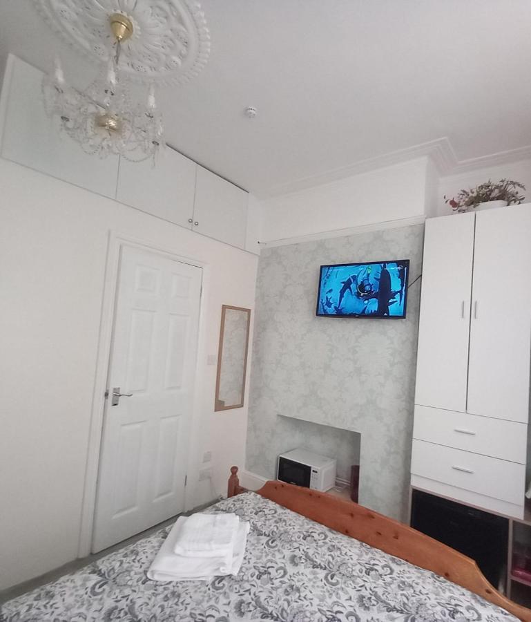 Mari London Holiday Room Ilford Exterior foto